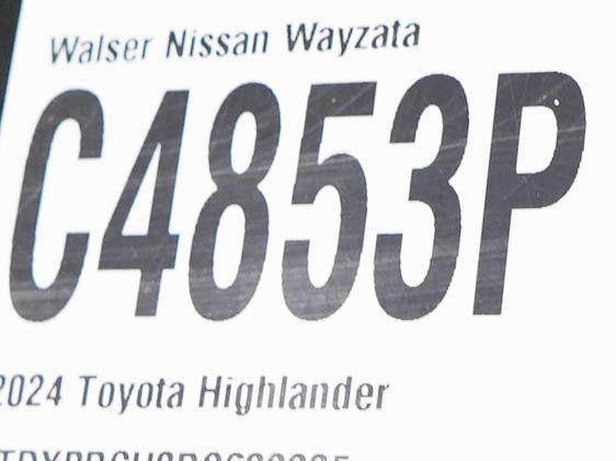Used 2024 Toyota Highlander Limited AWD/4WD image 35