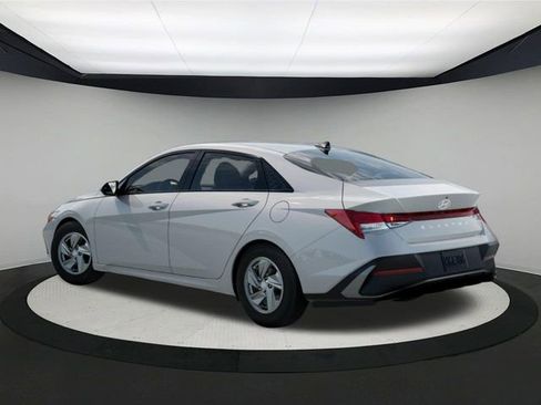 New 2025 Hyundai Elantra SE image 5