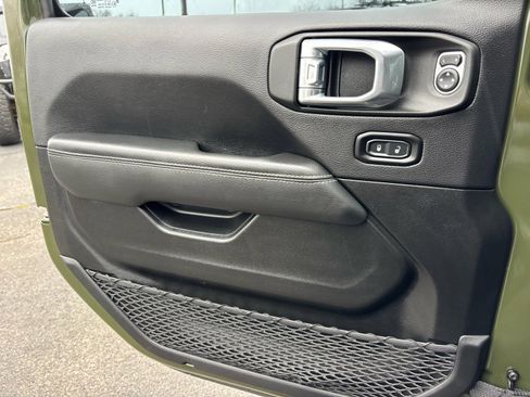 Used 2022 Jeep Wrangler Unlimited Sahara w/ Cold Weather Group image 14