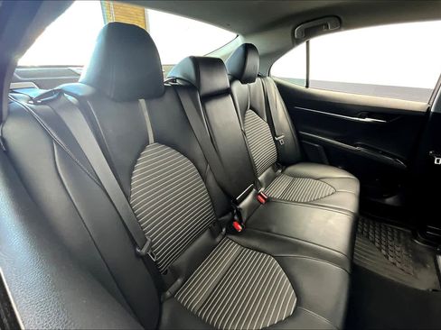 Used 2020 Toyota Camry SE FWD image 18