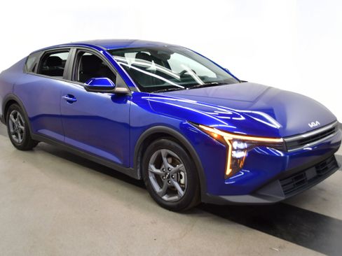 Used 2025 Kia K4 FWD image 2