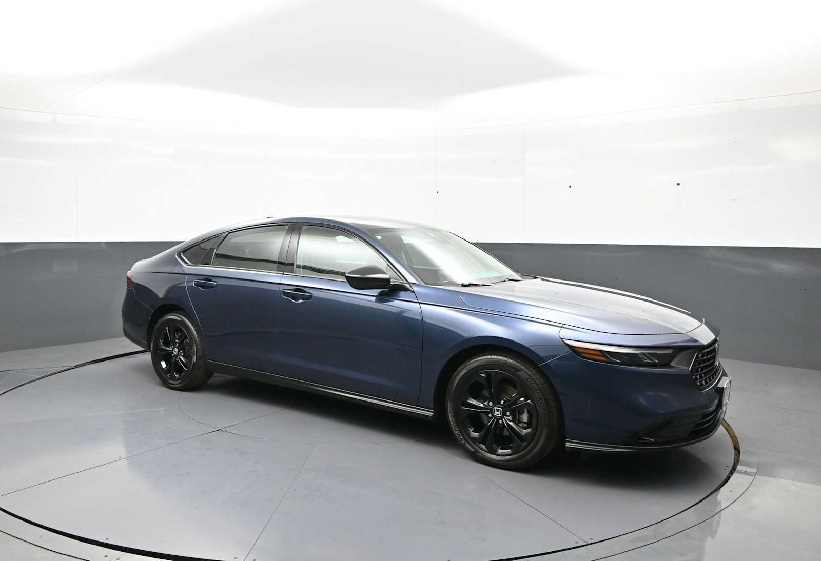 Used 2025 Honda Accord SE image 4
