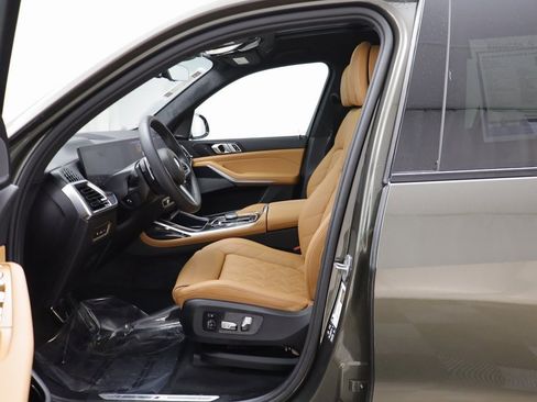 Used 2025 BMW X7 xDrive40i w/ M Sport Package image 5