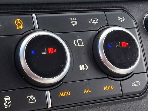 Used 2025 Land Rover Defender 110 S image 25