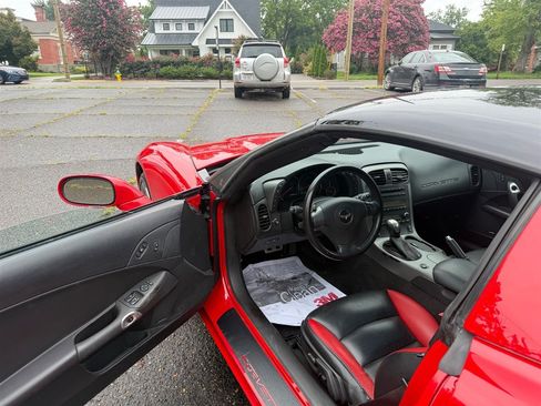 Used 2007 Chevrolet Corvette Coupe w/ Preferred Equipment Group RWD image 9