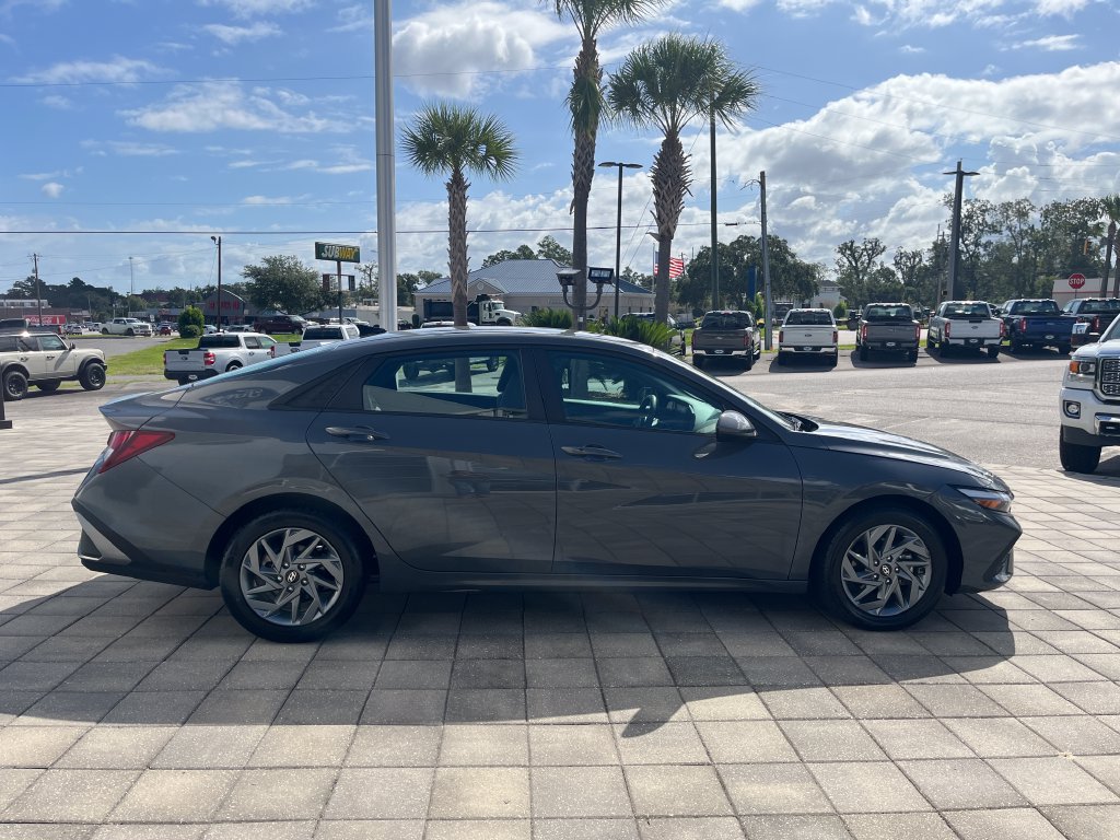 Used 2024 Hyundai Elantra SEL FWD image 7