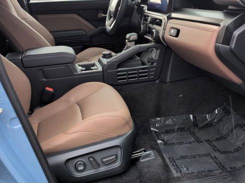 Certified 2025 Toyota 4Runner Limited AWD/4WD image 31