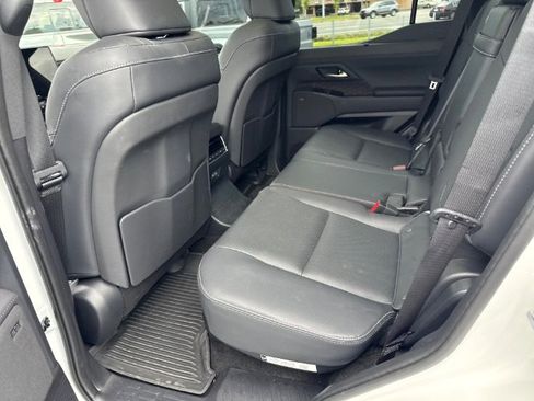 Used 2025 Lexus GX 550 w/ Accessory Package (2T) AWD/4WD image 14