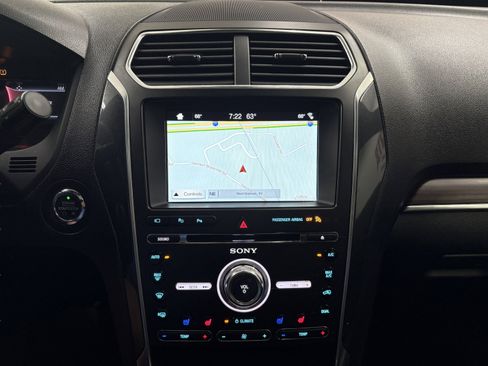 Used 2017 Ford Explorer Limited w/ Equipment Group 301A FWD image 16