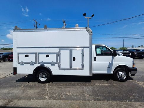 Used 2022 Chevrolet Express 3500 w/ Power Convenience Package RWD image 6