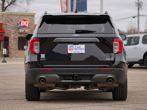 Used 2023 Ford Explorer XLT w/ Equipment Group 202A image 4