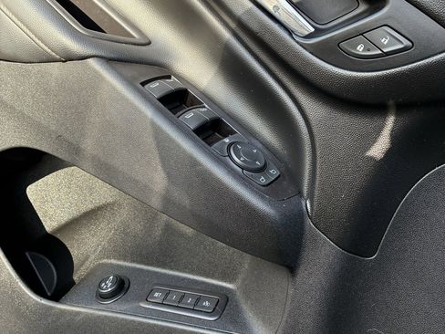 Used 2018 Chevrolet Equinox Premier image 6