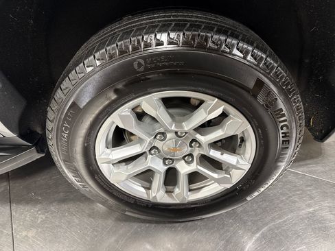 Used 2025 Chevrolet Tahoe LT AWD/4WD image 12