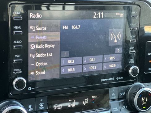 Used 2020 Toyota Highlander XLE image 19