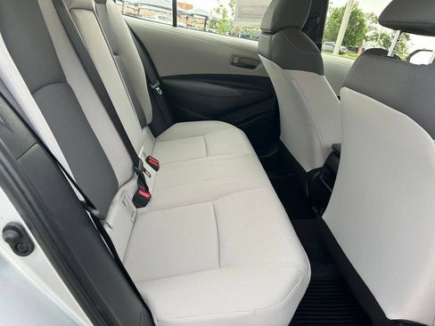 Used 2022 Toyota Corolla LE FWD image 28