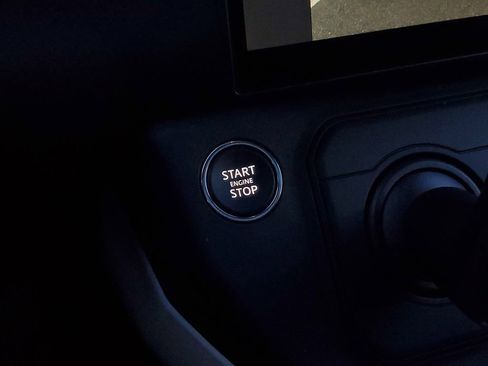 Used 2026 Land Rover Defender 110 X-Dynamic SE AWD/4WD image 21