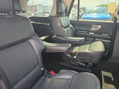 Used 2025 Ford Expedition Platinum AWD/4WD image 16