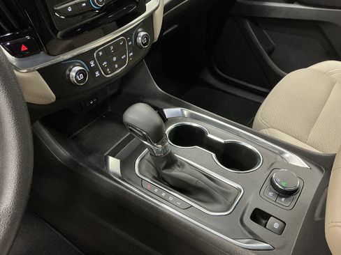 Used 2022 Chevrolet Traverse LS image 21