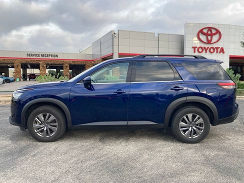 Used 2025 Nissan Pathfinder SV AWD/4WD image 7