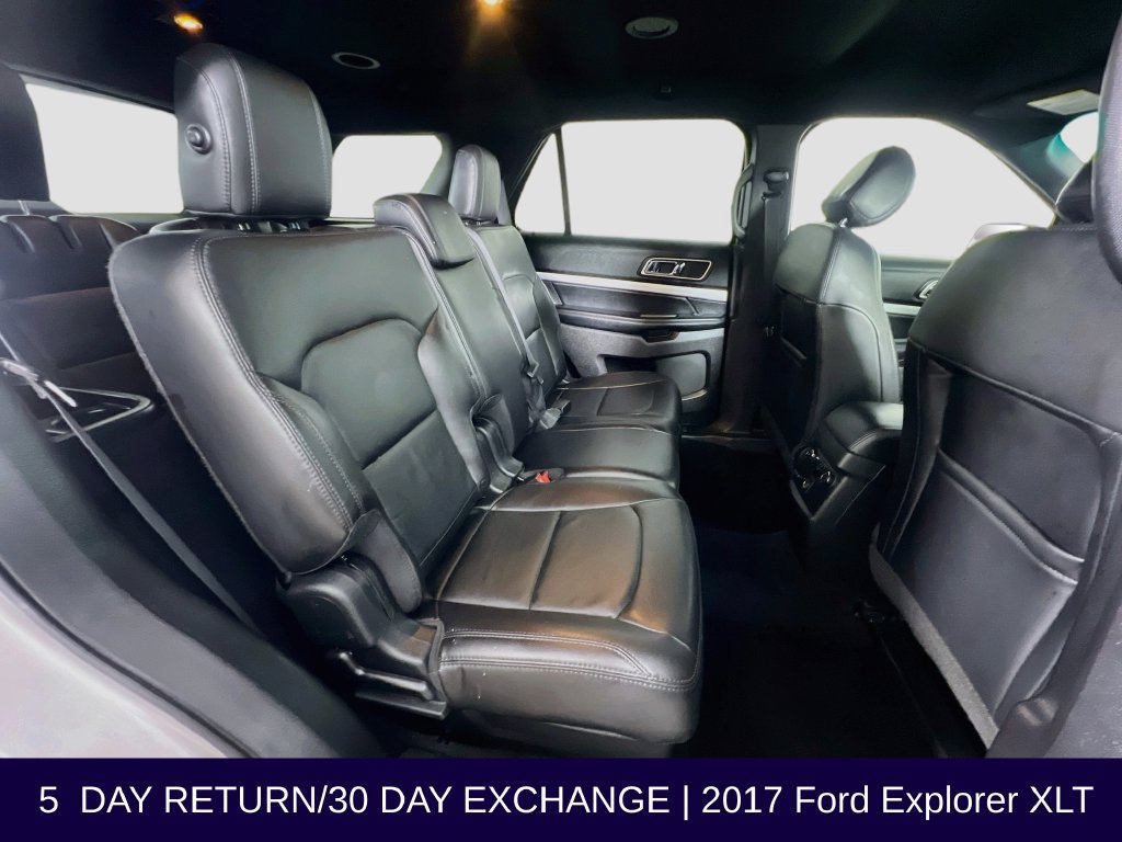 Used 2017 Ford Explorer XLT w/ Equipment Group 202A AWD/4WD image 32