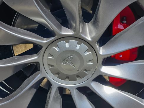 Used 2022 Tesla Model Y Performance AWD/4WD image 25