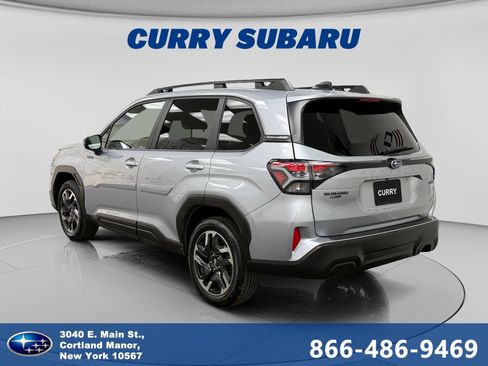 Used 2025 Subaru Forester Premium AWD/4WD image 3