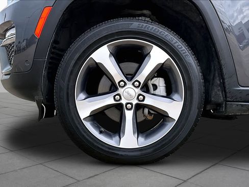 Used 2024 Jeep Grand Cherokee Limited w/ Luxury Tech Group II RWD image 14
