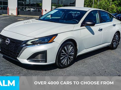 Used 2025 Nissan Altima 2.5 SV FWD image 2