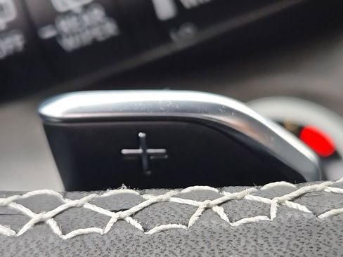 Used 2025 Jeep Grand Cherokee Limited w/ Black Appearance Package image 33