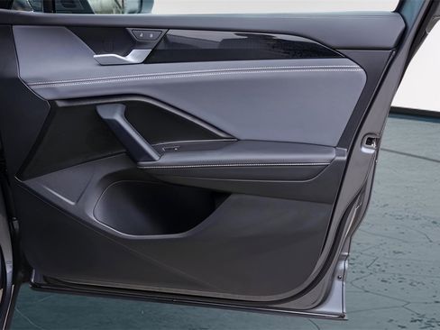 Used 2025 Volkswagen Tiguan SE image 27