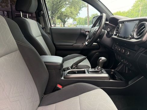 Used 2020 Toyota Tacoma TRD Sport AWD/4WD image 29