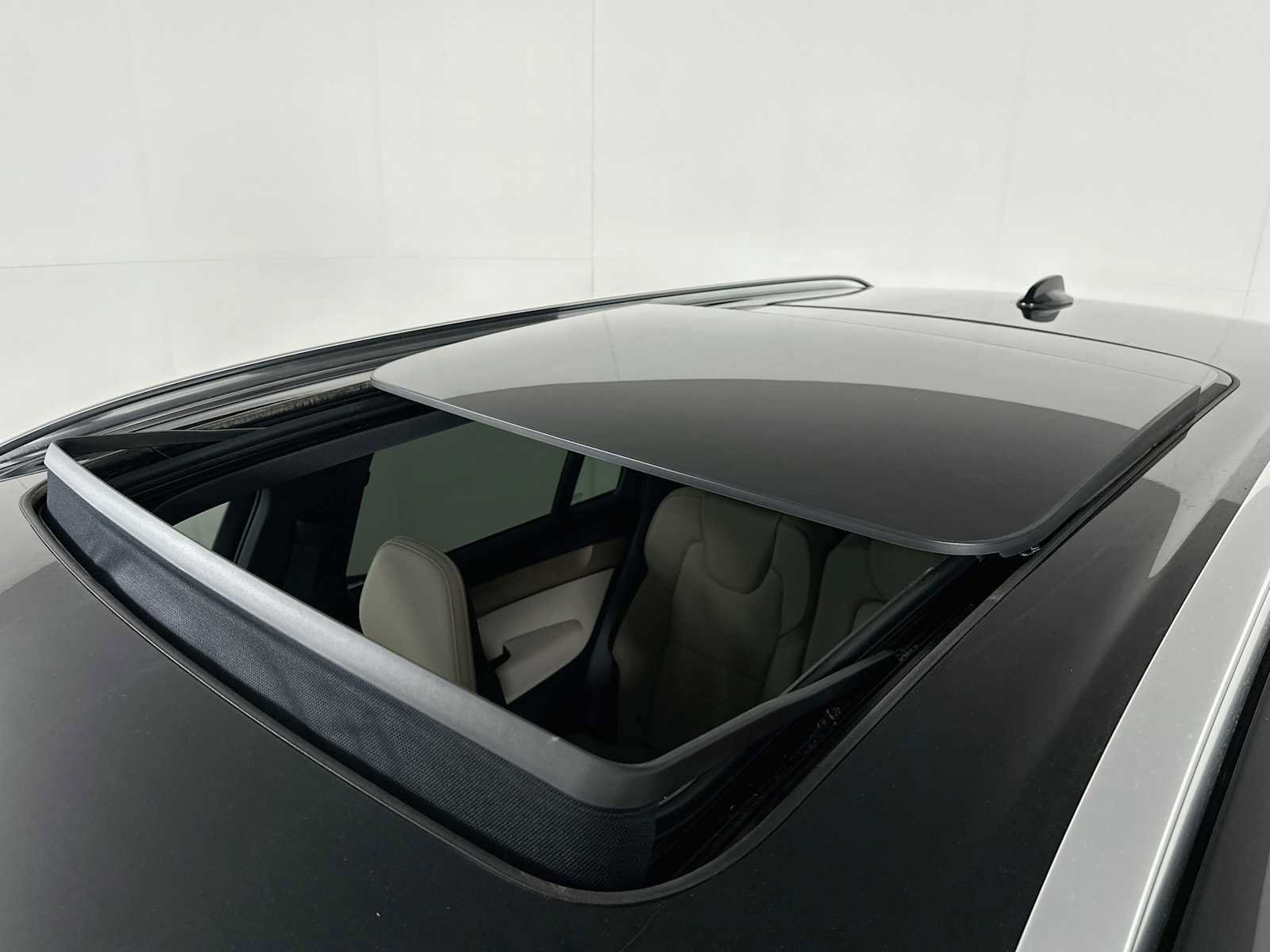 New 2026 Volvo XC90 B6 Plus w/ Protection Package Premier AWD/4WD image 19