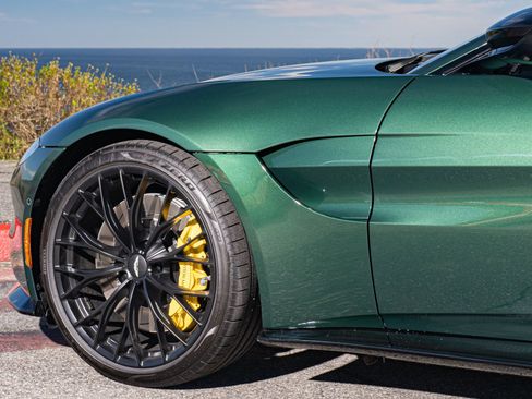 Used 2023 Aston Martin V8 Vantage Roadster image 9