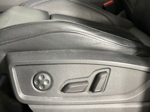 Used 2020 Audi Q5 e Premium Plus w/ Premium Plus Package image 25