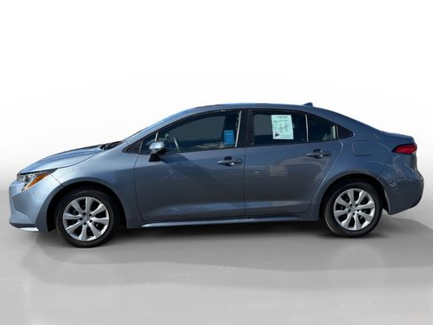 Used 2022 Toyota Corolla LE image 2