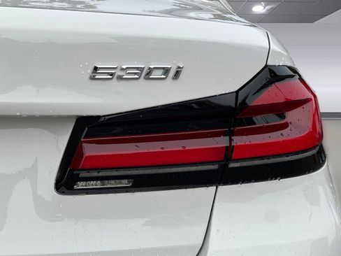 Certified 2022 BMW 530i w/ Convenience Package image 12