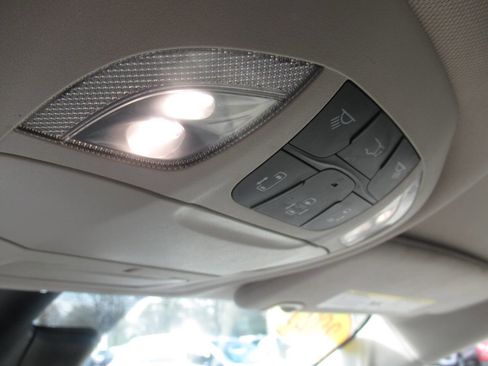 Used 2021 Chrysler Pacifica Touring-L FWD image 23