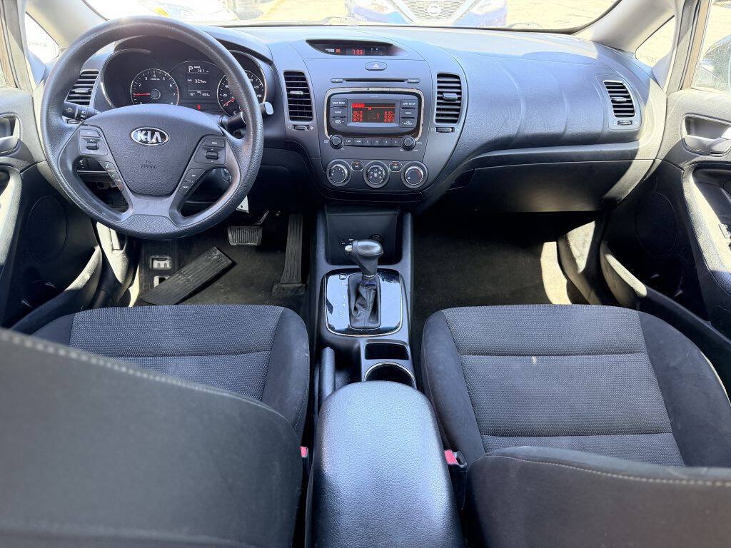 Used 2017 Kia Forte LX FWD image 6