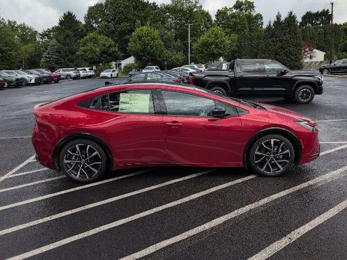 New 2026 Toyota Prius Plug-In Hybrid FWD image 2