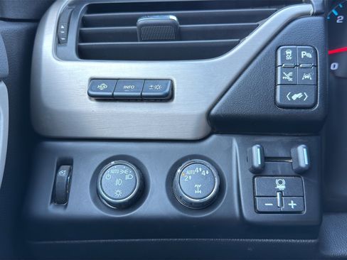 Used 2019 GMC Yukon Denali image 12