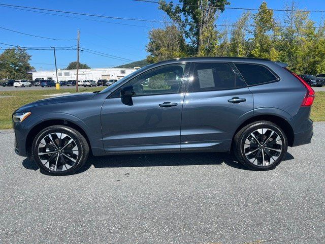 Used 2026 Volvo XC60 B5 Plus AWD/4WD image 5