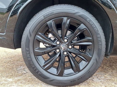 Used 2025 Buick Envista Sport Touring image 8