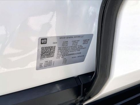 Used 2024 GMC Yukon AT4 w/ Technology Package AWD/4WD image 34