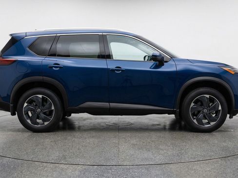 Used 2025 Nissan Rogue SV AWD/4WD image 9