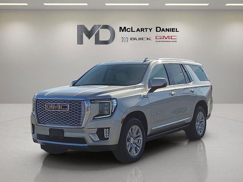 Used 2021 GMC Yukon Denali w/ Advanced Technology Package image 2