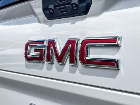 Used 2023 GMC Sierra 1500 AT4 w/ Technology Package image 9