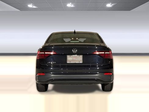 Used 2024 Volkswagen Jetta Sport image 10