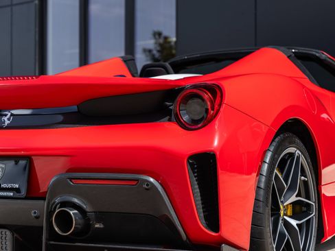 Used 2020 Ferrari 488 Pista Spider RWD image 21