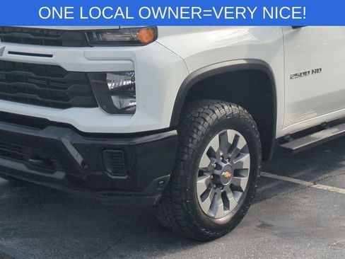 Used 2024 Chevrolet Silverado 2500 Custom w/ Custom Value Package image 9
