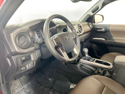 Used 2019 Toyota Tacoma Limited image 9